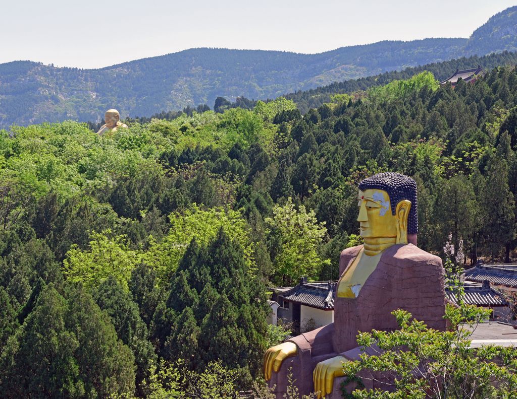 Blick auf den Thousand Buddha Mountain Park
