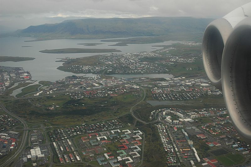 Anflug auf den Stadtflughafen von Reykjavik