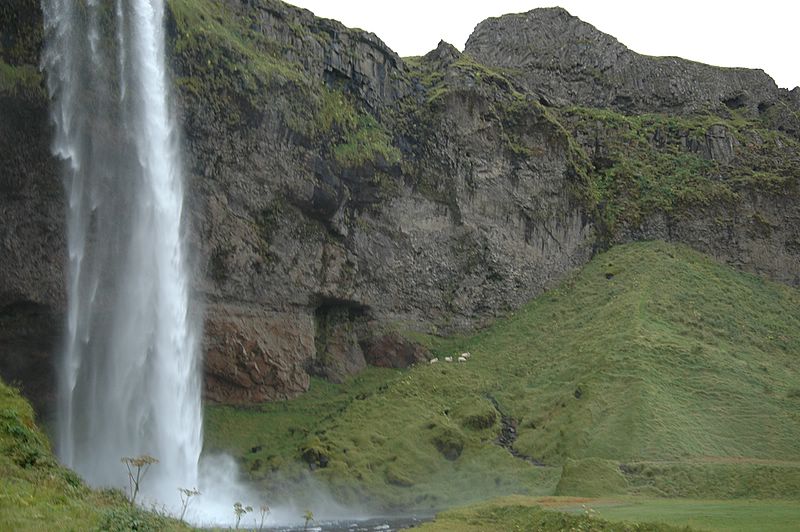 Die Seljalandsfoss Wasserfälle
