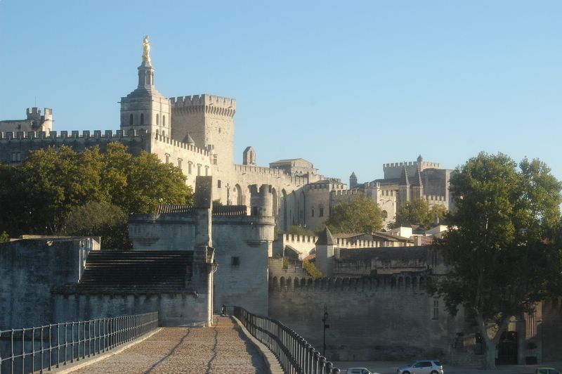 Auf der Brücke von Avignon ...
