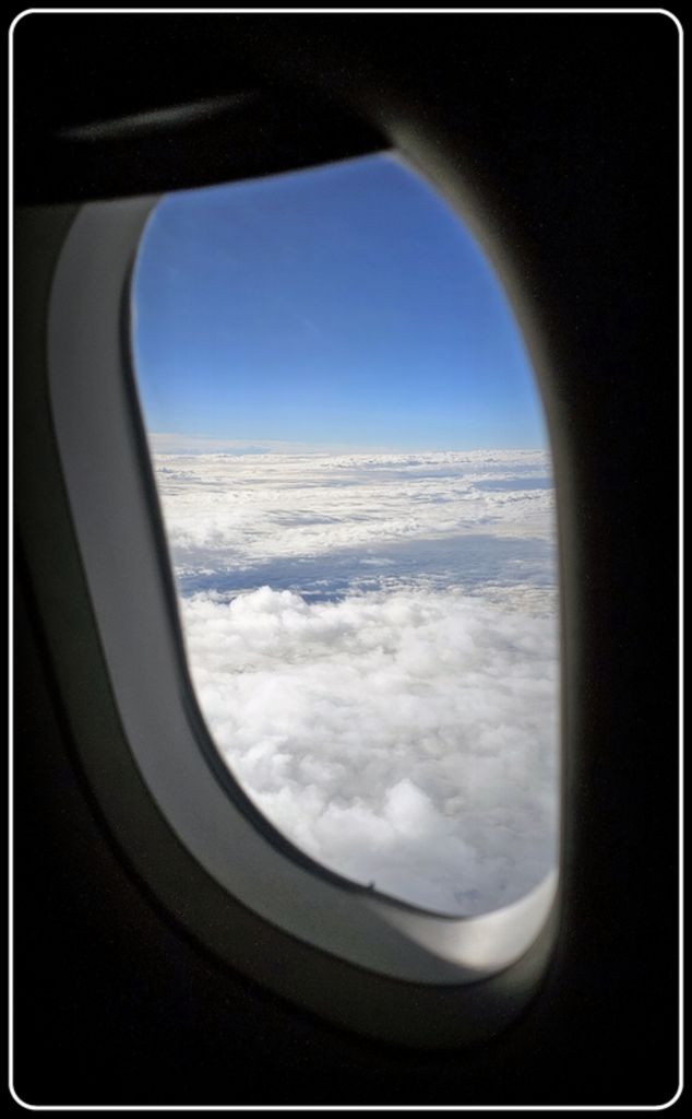 Fensterblick auf dem Flug von Frankfurt am Main nach Bordeaux