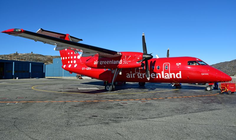 Air Greenland Dash 8Q-200 in Ilulissat