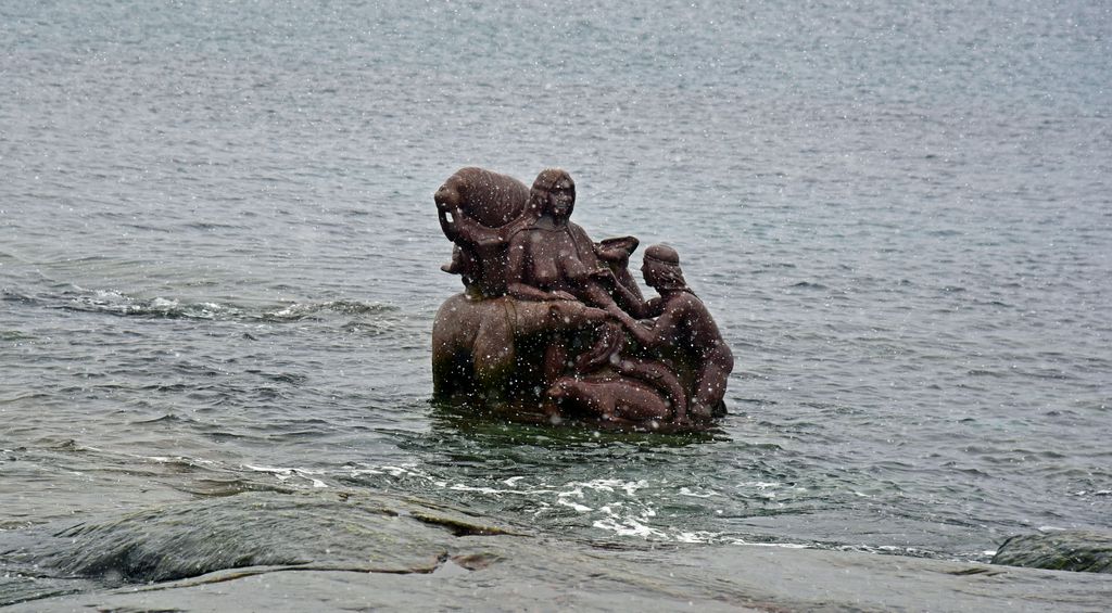 'Mutter des Meeres' Granitskulptur, Nuuk