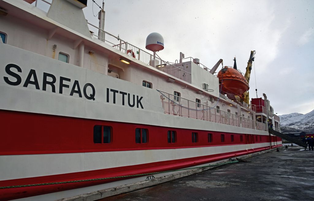 Die M/S Satfaq Ittuk im Hafen von Nuuk