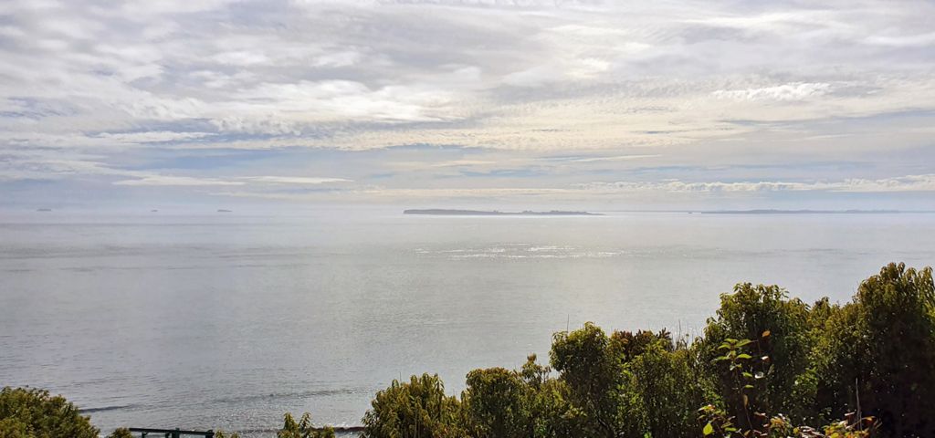 Blick auf die See vom Faro Corona auf Chiloé aus
