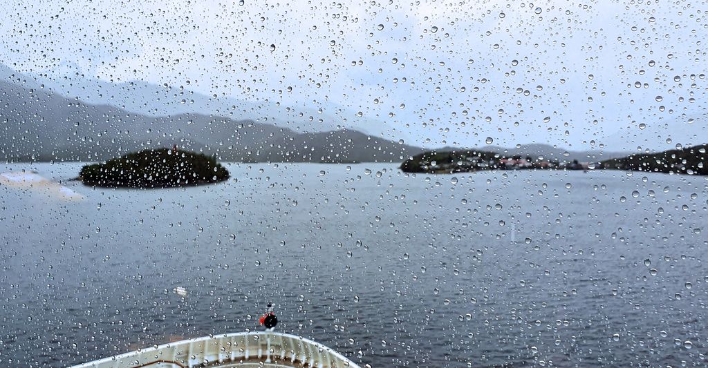 Regen im Fjord