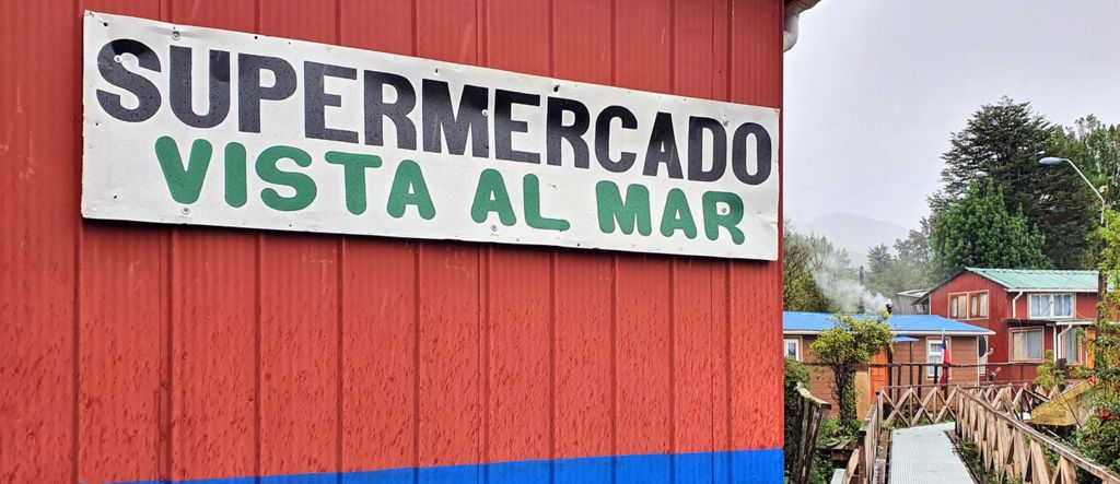 Ein Supermarkt in Puerto Edén