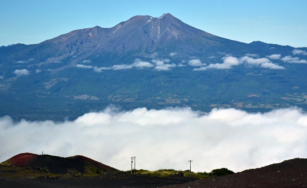 Blick vom Vulkan Osorno auf den Vulkan Calbuco