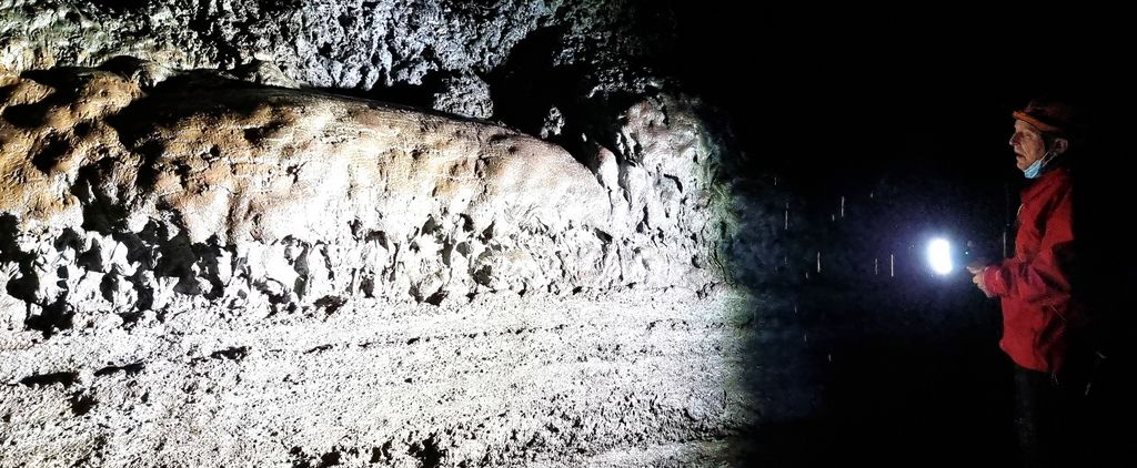 In der Vatnshellir Höhle