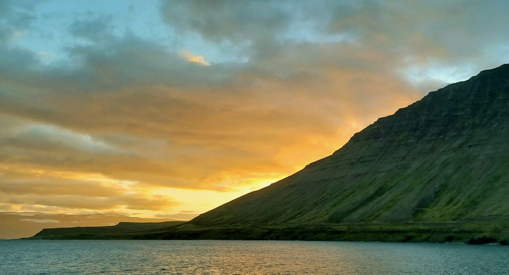 Sonnenaufgang im Ísafjörður