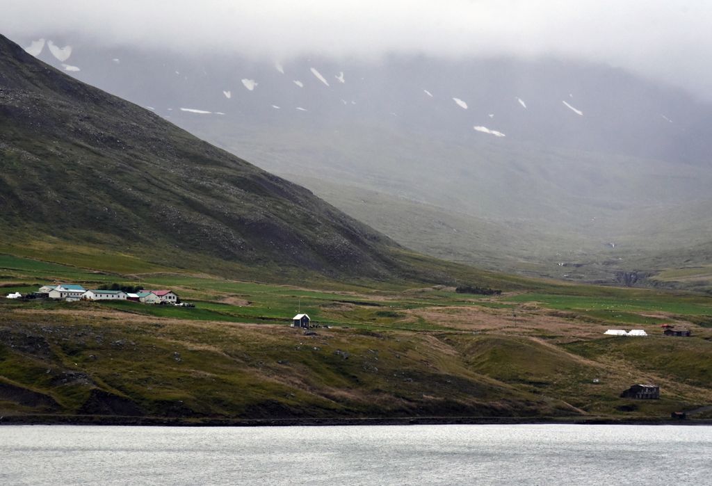 Blick auf Seyðisfjörður (Fjord)