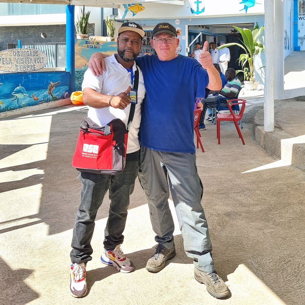 Abschied von neuen Freunden auf Santiago, Kapverden