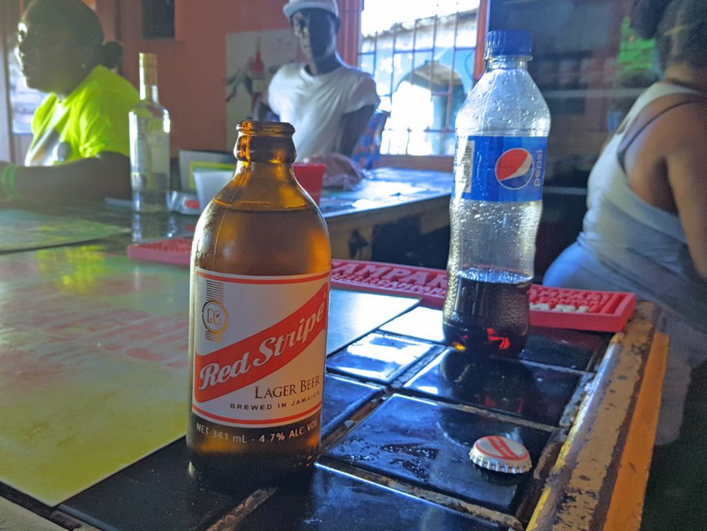 Authentic Jamaican Beer Bar, Port Antonio (Handy-Bild)