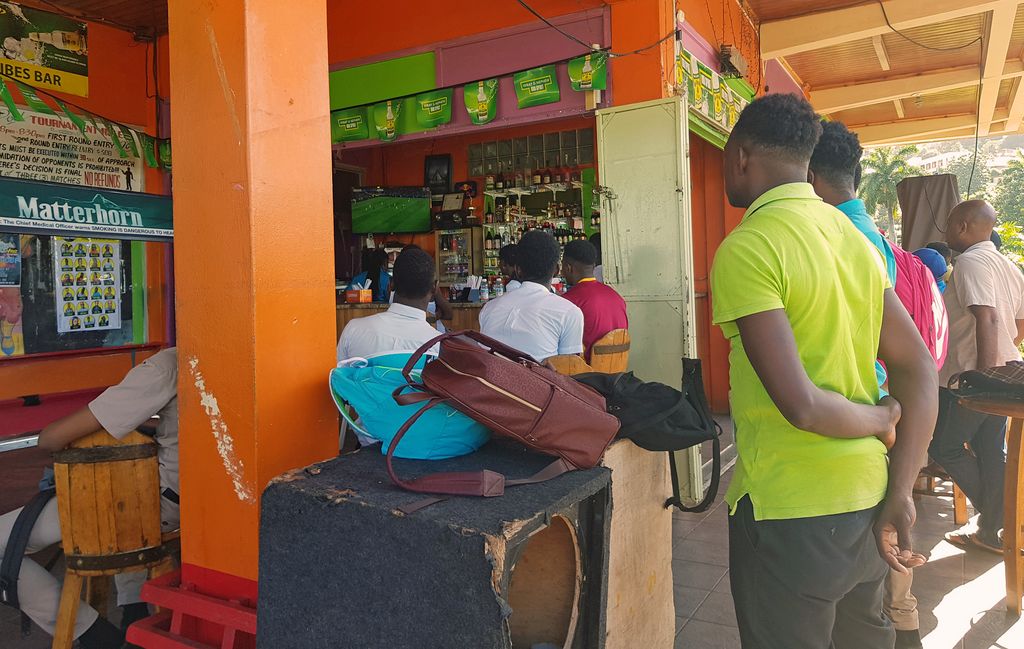 Eine Sports-Bar in Port Antonio (Handy-Bild)