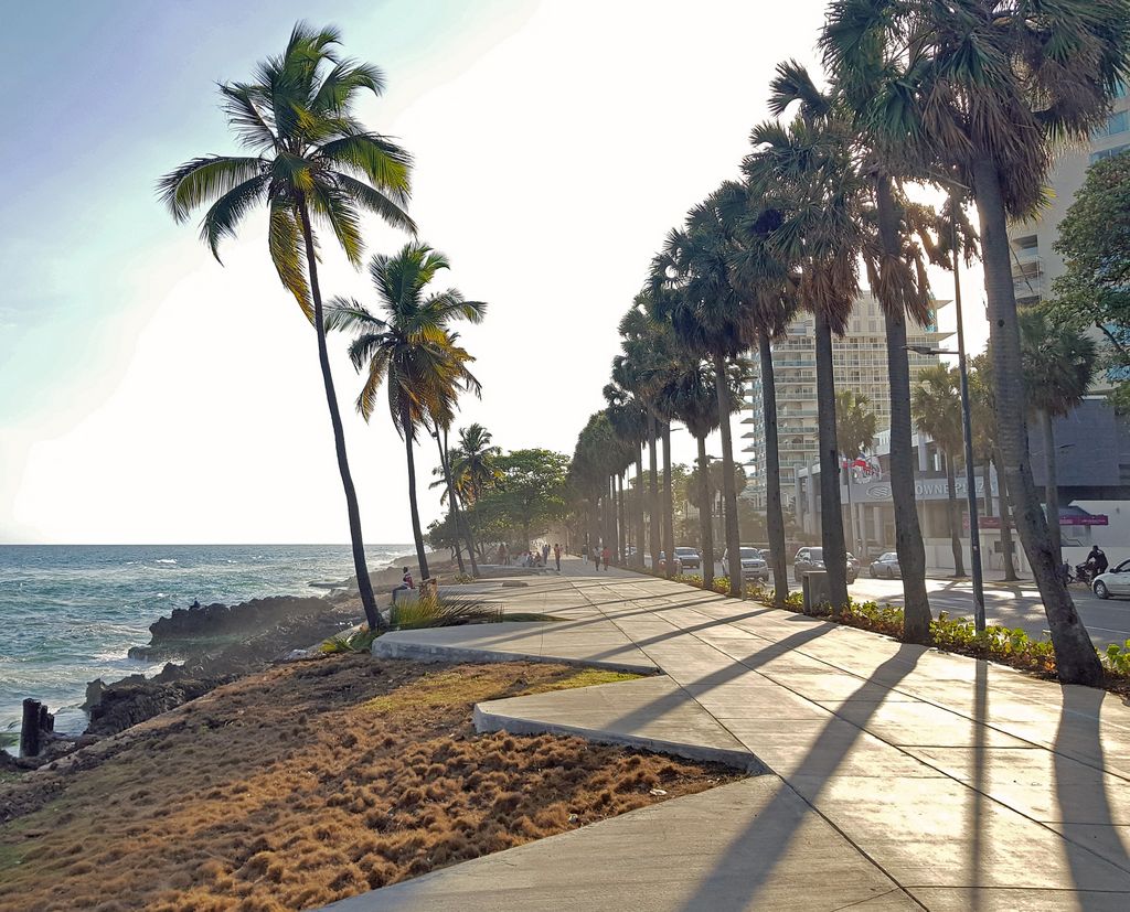 Entlang der Malecón-Promenade von Santa Domingo (Handy-Bild)
