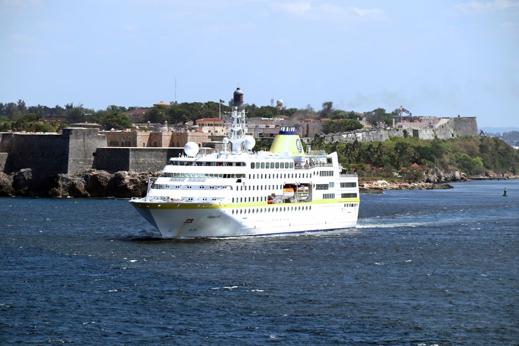 Die Ausfahrt der MS Hamburg aus Havanna