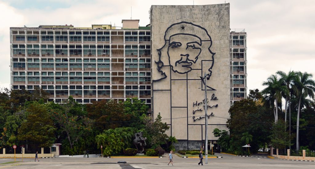 Innenministerium mit Porträt Ché Guevara in Havanna