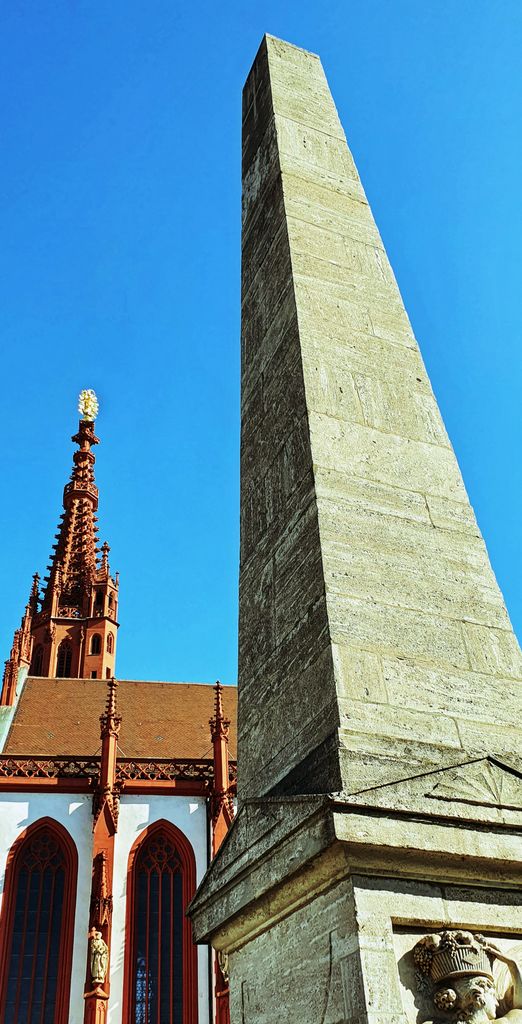 Der Obeliskbrunnen in Würzburg