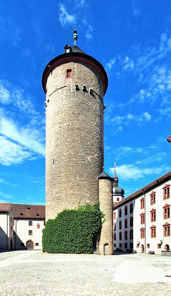 Der Bergfried der Festung Marienberg in Würzburg