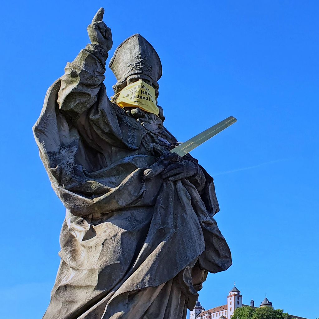Statue auf der Ludwigsbrücke in Würzburg