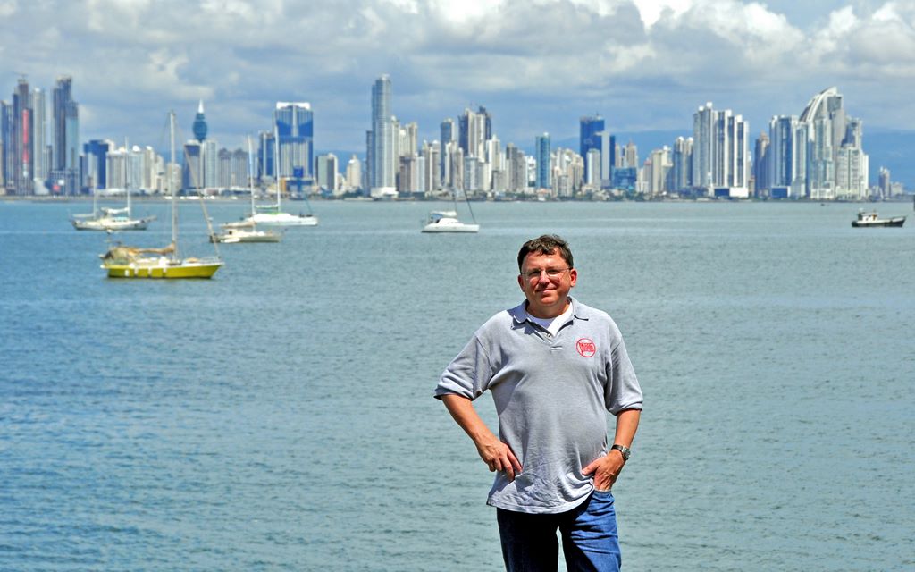 Zinni und die Skyline von Panama City