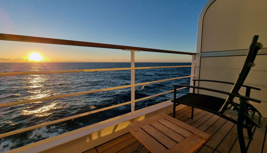 Sonnenuntergang im Ionischen Meer, gesehen vom Balkon auf der Silver Spirit