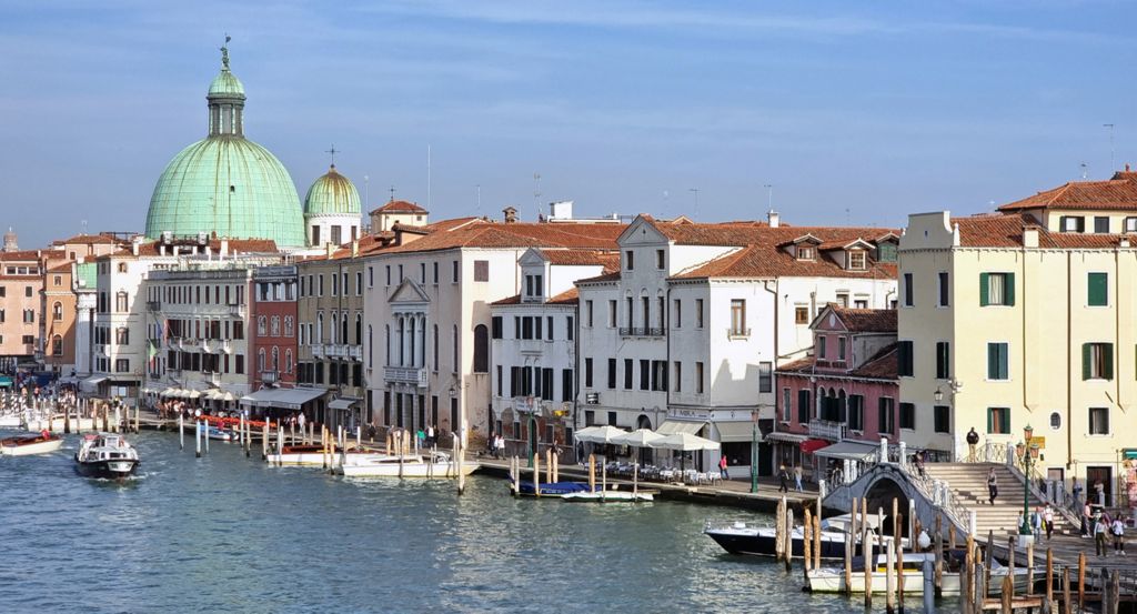 Blick auf einen Kanal in Venedig