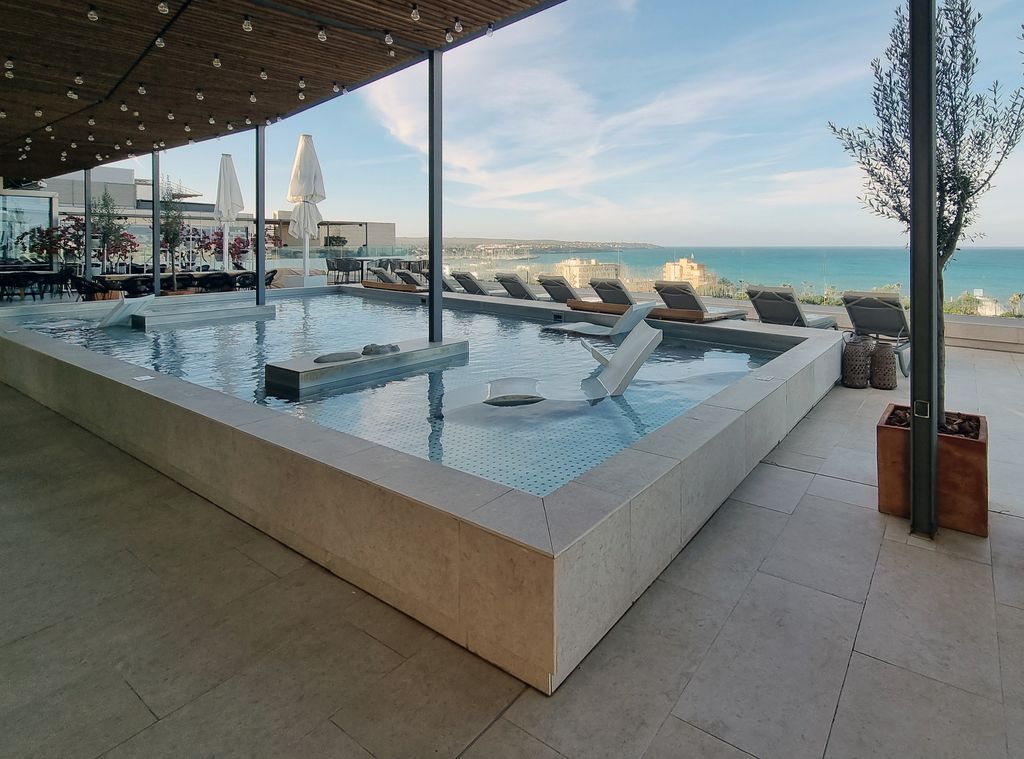 Der Pool vom Star-Prestige-Bereich des Iberostar Selection Llaut in Arenal auf Mallorca
