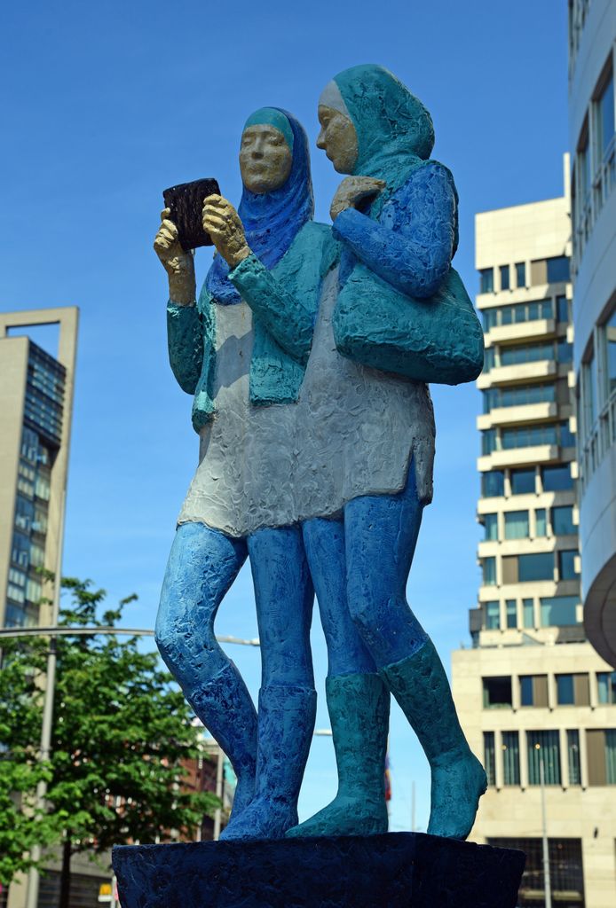 Die 'Friendship' Statue in Den Haag