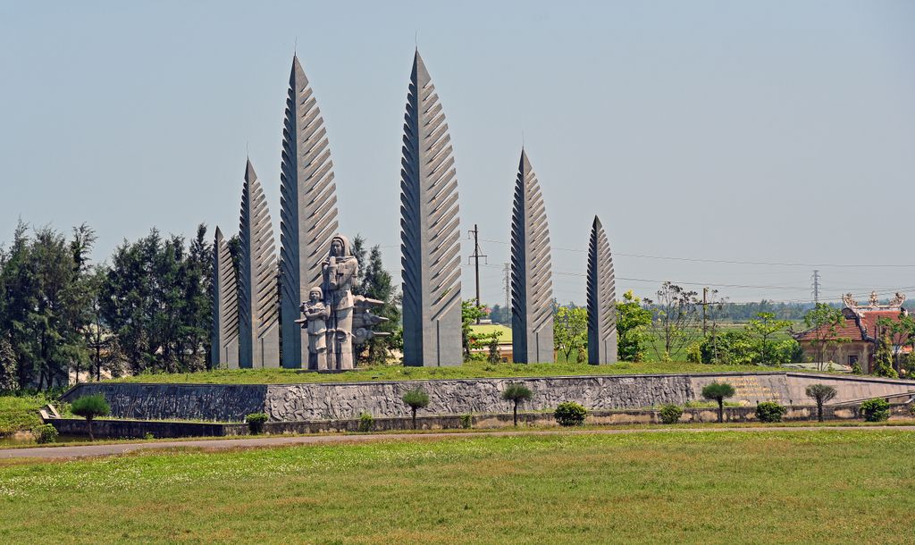 Denkmal der Wiedervereinigung am Ben Hai-Fluss