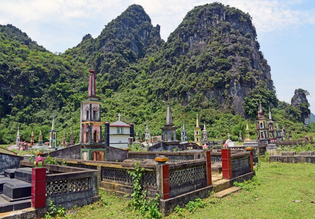 Ein Friedhof nahe Dong Hoi