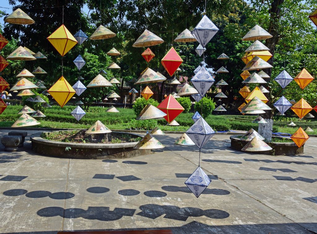 Lampen- und Hüte Laden in Hue